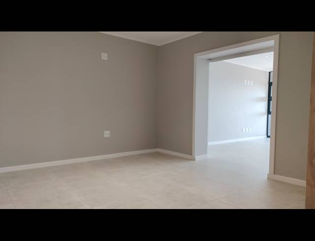 3 BEDROOM FREEHOLD FOR SALE IN BERGSIG